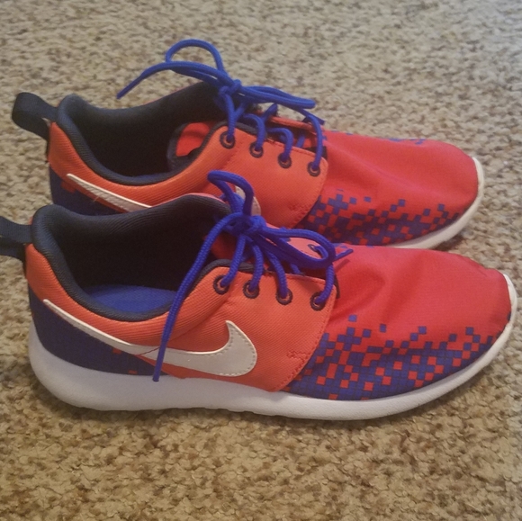 Nike Tennis Shoes Size 6 Youth - Picture 3 of 5